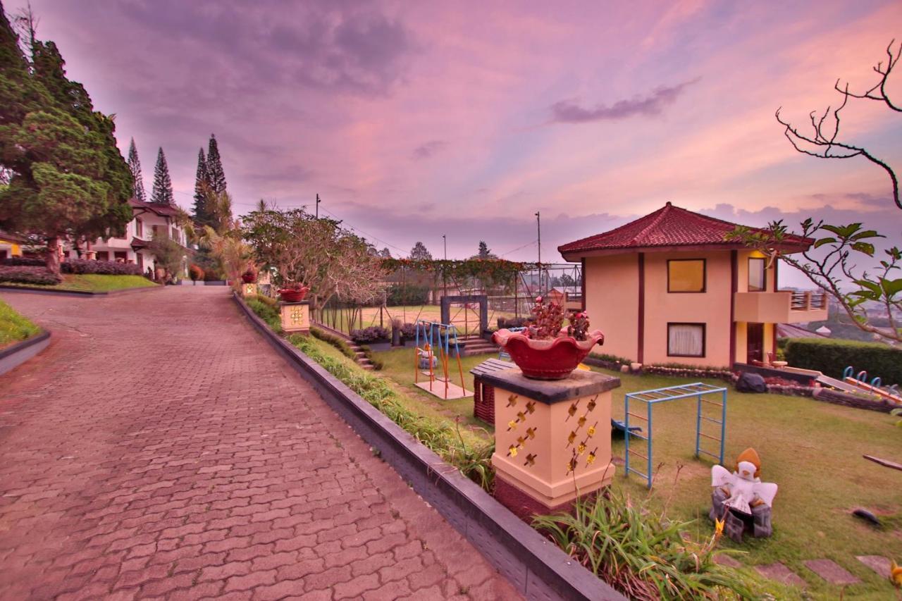 Hotel The Jayakarta Cisarua Puncak Exterior foto