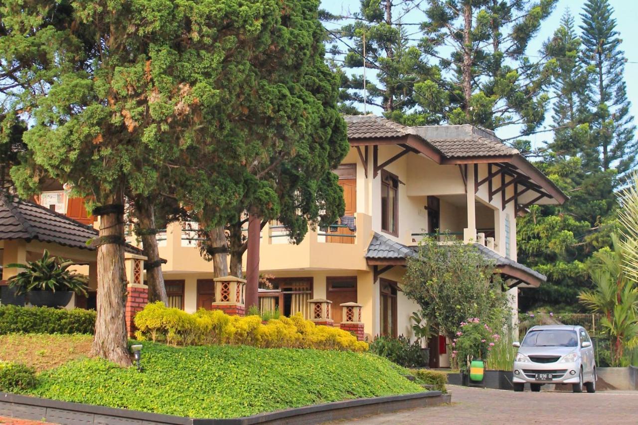 Hotel The Jayakarta Cisarua Puncak Exterior foto